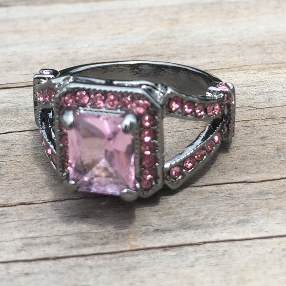 Pink CZ large halo black gold filled fashion ring - Picture 5 of 8